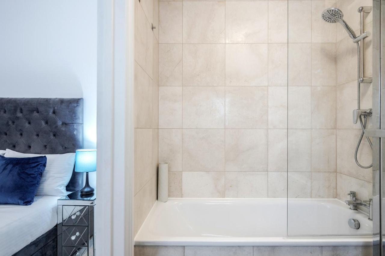 Oxford Street 2 Bed * Londen