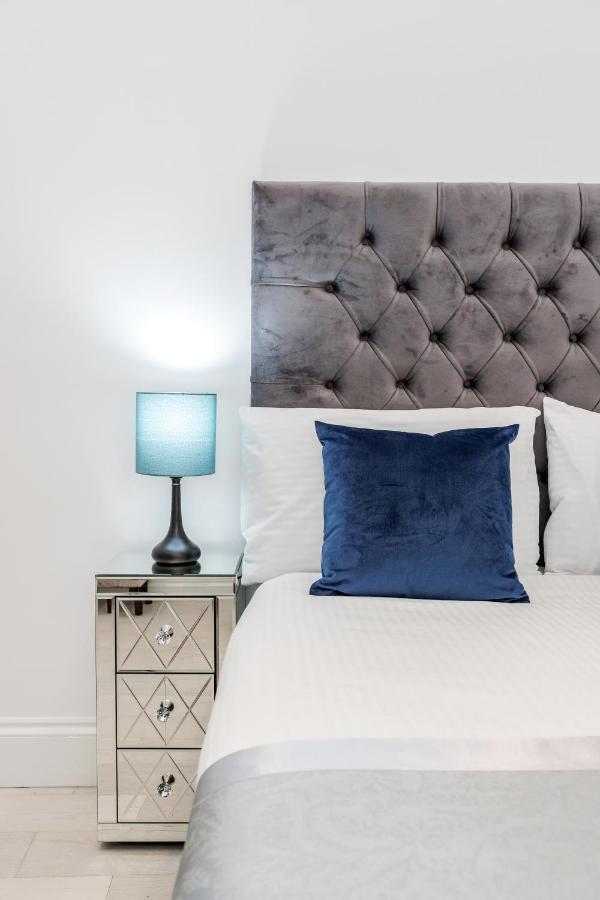Oxford Street 2 Bed * Londen