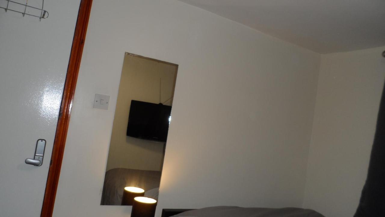 Bubblesbnb- Family 7 Bedroom House London