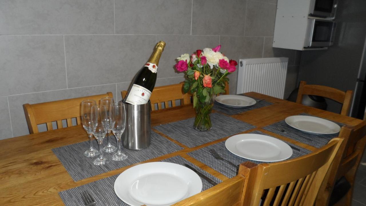 Bubblesbnb- Family 7 Bedroom House London