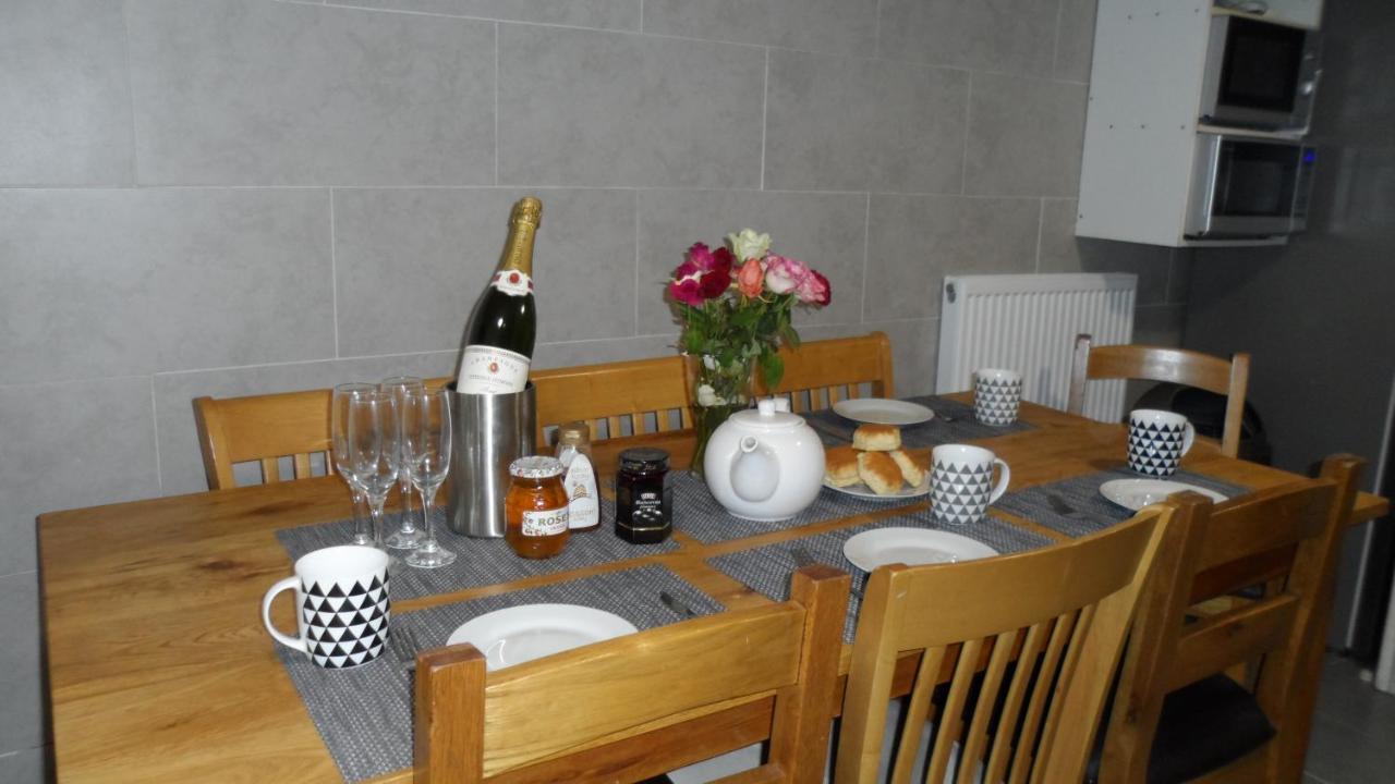 Bubblesbnb- Family 7 Bedroom House London