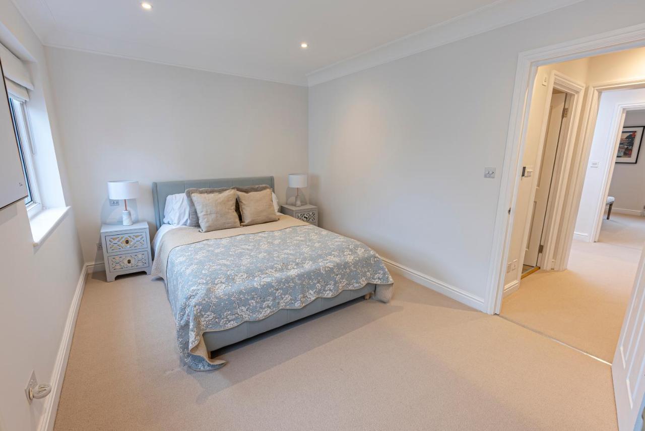 Joivy Stunning 3 Bed,2 Bath House With Roof Terrace In Chelsea Apartment London
