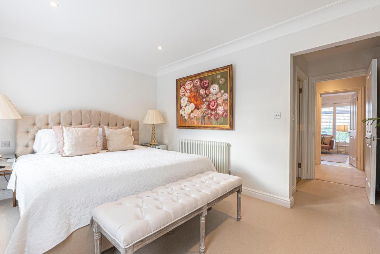 Joivy Stunning 3 Bed,2 Bath House With Roof Terrace In Chelsea