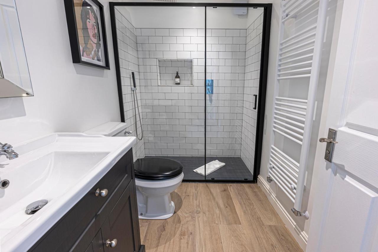 Joivy Stunning 3 Bed,2 Bath House With Roof Terrace In Chelsea