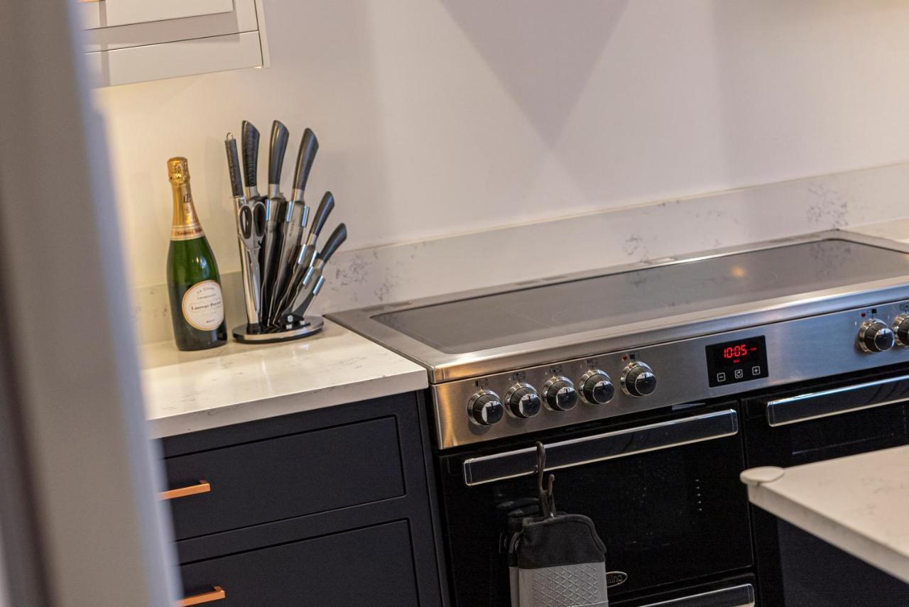 Joivy Stunning 3 Bed,2 Bath House With Roof Terrace In Chelsea *