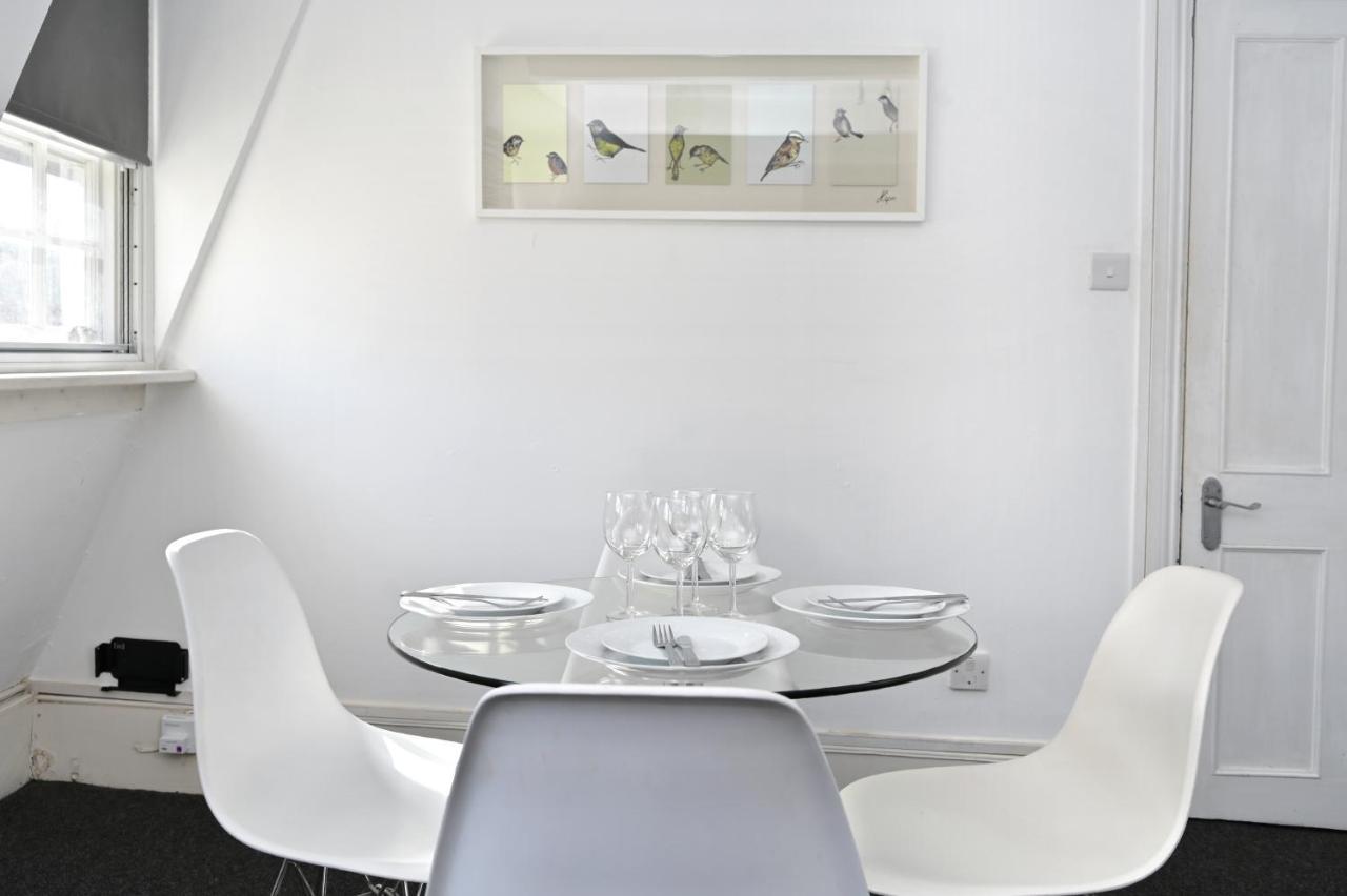 Soho, Piccadilly & Chinatown - Two Bedroom & Two Double Beds Appartement Londen