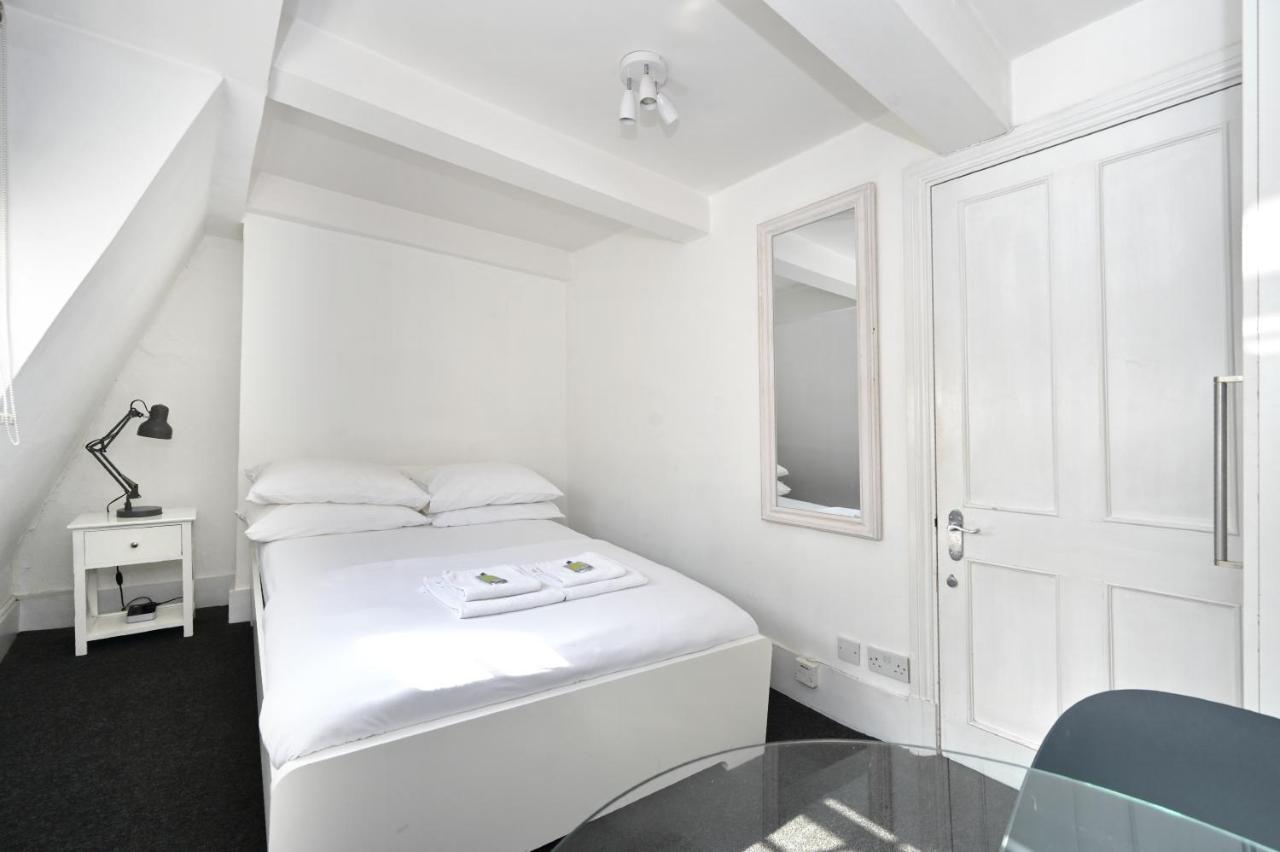 Soho, Piccadilly & Chinatown - Two Bedroom & Two Double Beds Londen