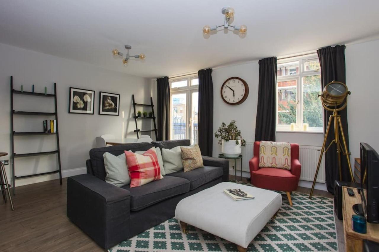Lovely 2 Bedroom Flat Near Whitechapel Station