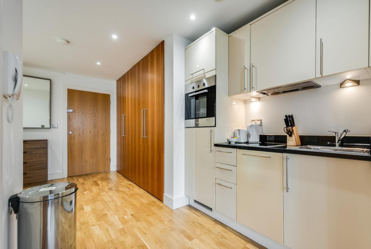 Cosy In Canary Wharf Apartment