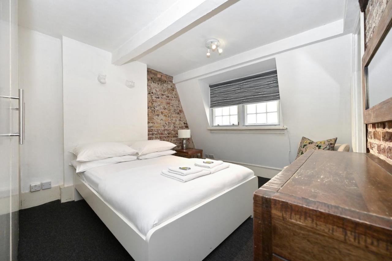 Soho, Piccadilly & Chinatown - Two Bedroom & Two Double Beds Appartement Londen