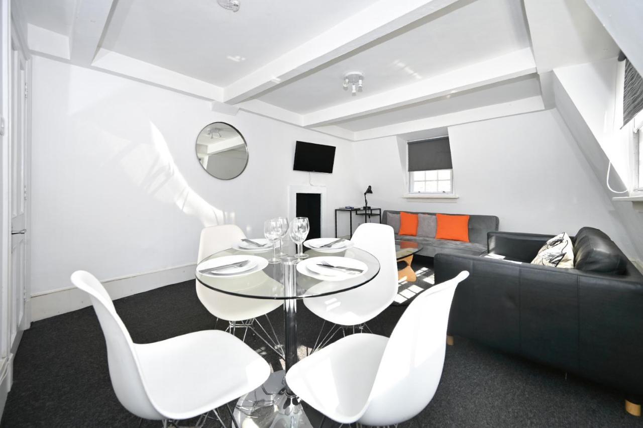 Soho, Piccadilly & Chinatown - Two Bedroom & Two Double Beds Londen