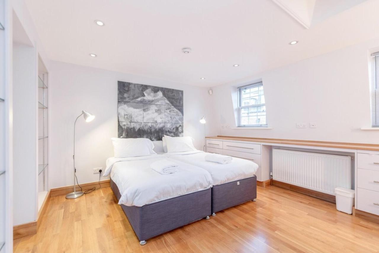 Beautiful 1 Bedroom In Victoria *