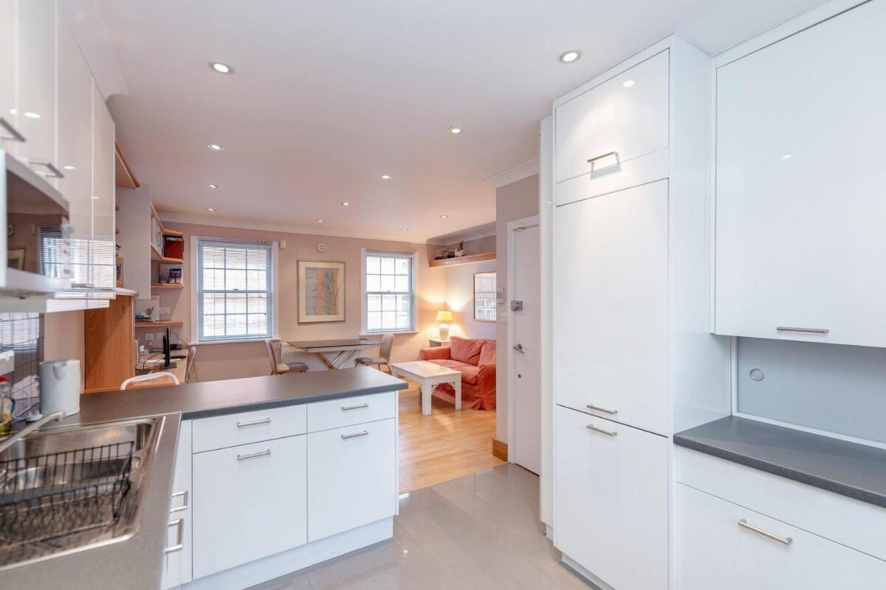 Beautiful 1 Bedroom In Victoria