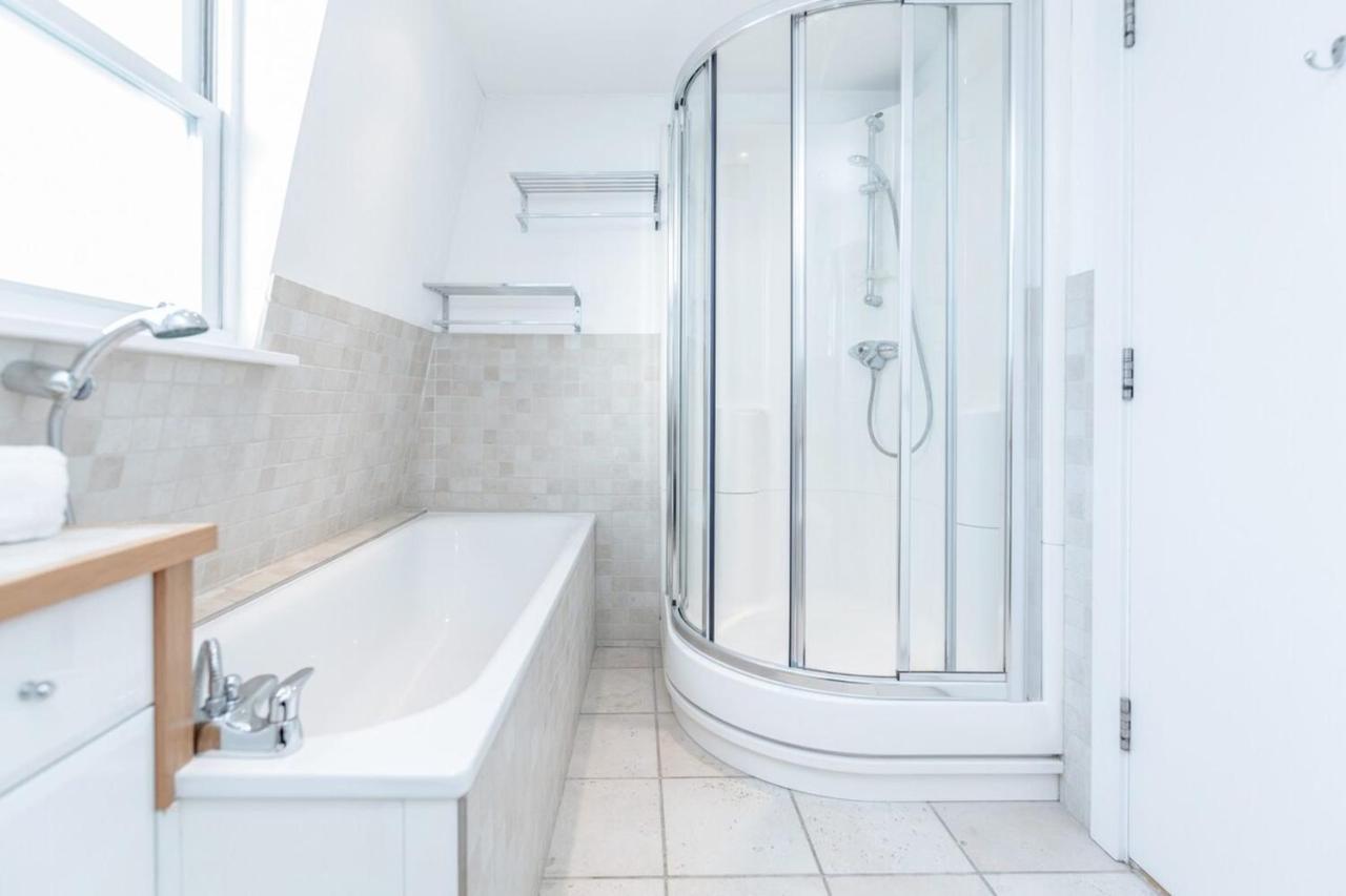 Beautiful 1 Bedroom In Victoria