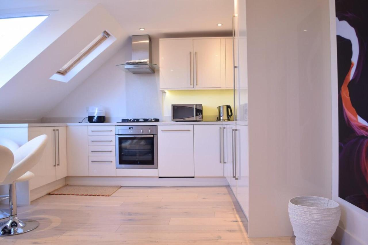 Stylish 2 Bed In West Hampstead Apartment London