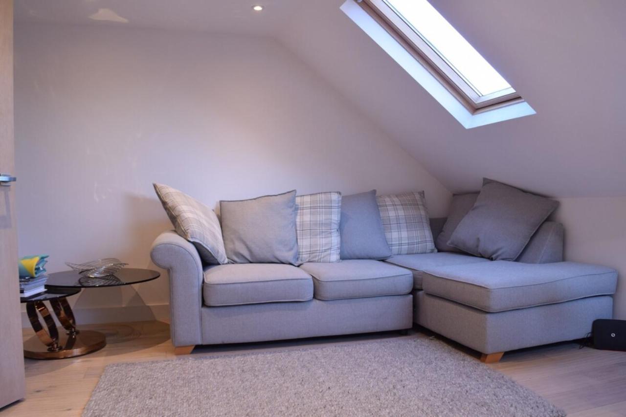 Stylish 2 Bed In West Hampstead Apartment