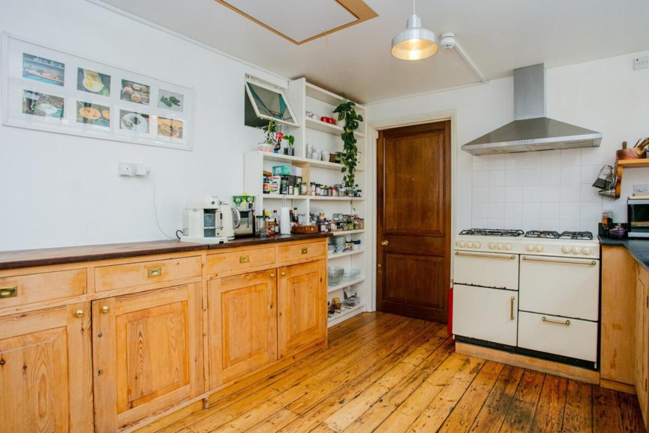 2 Bed Artisticdesigner Flat Near Broadway Market Apartment