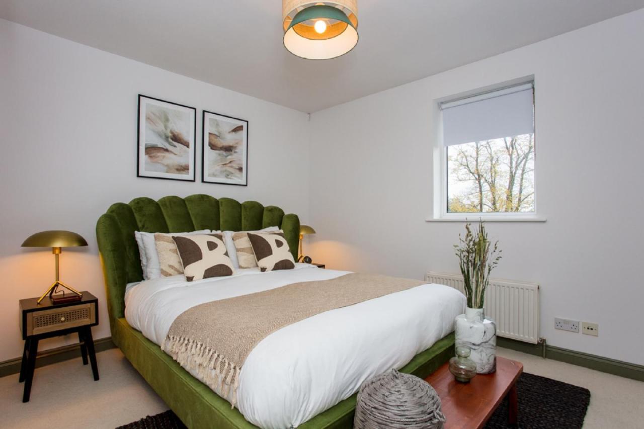 The Sparkford Gardens - Lovely 2bdr With Balcony Apartment *