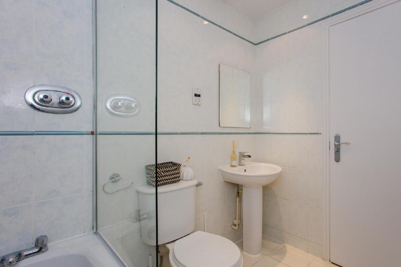 The Sparkford Gardens - Lovely 2bdr With Balcony London