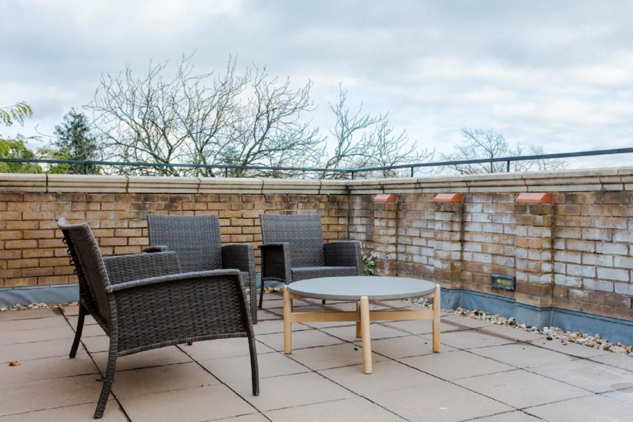 The Sparkford Gardens - Lovely 2bdr With Balcony London