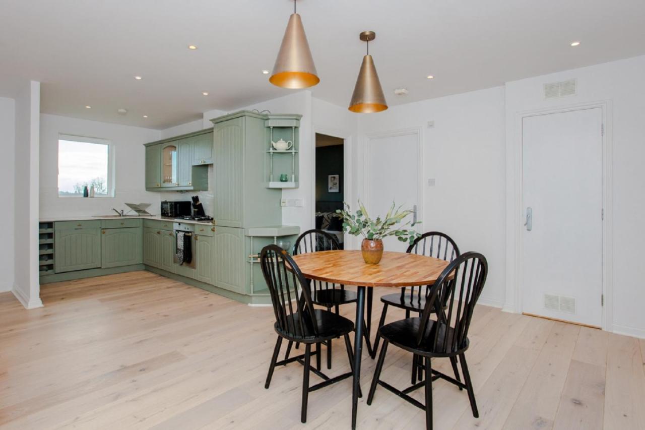 The Sparkford Gardens - Lovely 2bdr With Balcony Apartment London