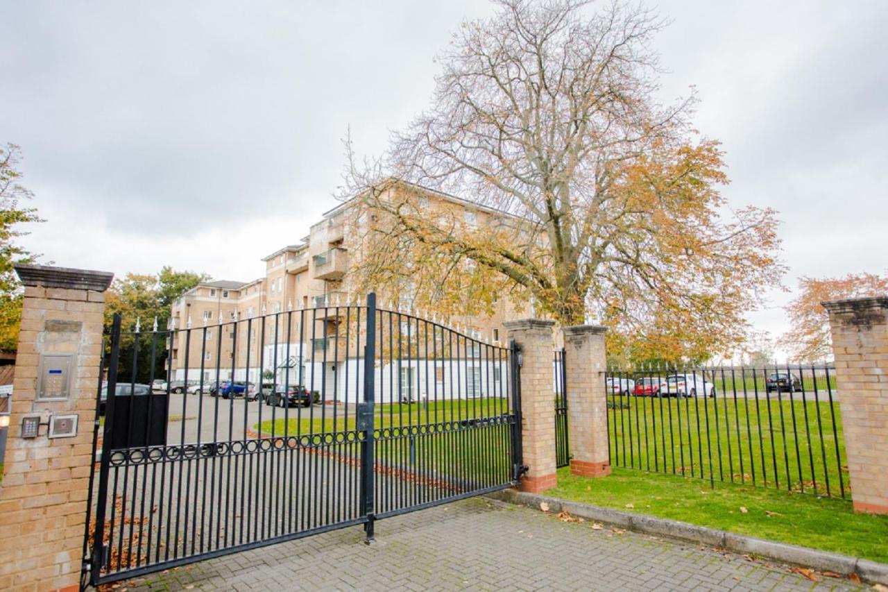 The Sparkford Gardens - Lovely 2bdr With Balcony Apartment London