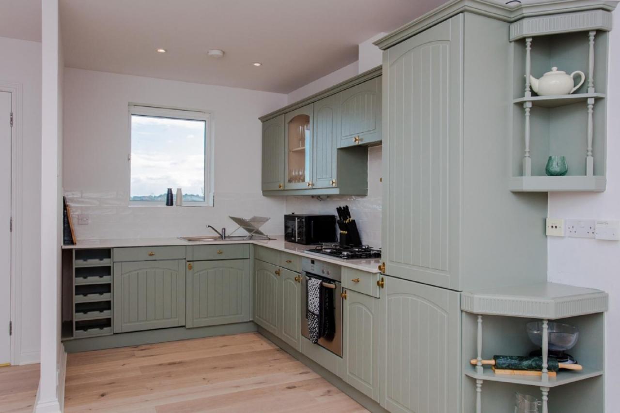 Apartment The Sparkford Gardens - Lovely 2bdr With Balcony *
