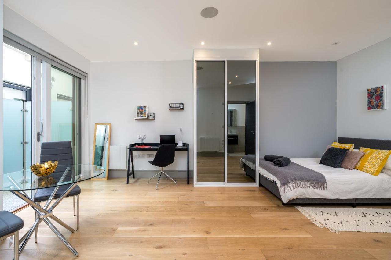 Modern City - Victoria Line Apartment *