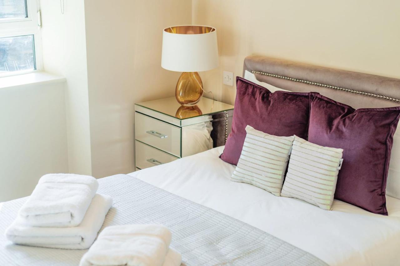 Apartment Stunning 3-bedroom In The Heart Of With Parking-hosted By Sweetstay London