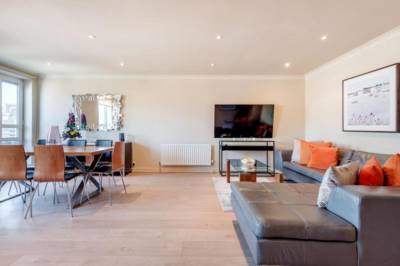 Stunning 3-bedroom In The Heart Of With Parking-hosted By Sweetstay