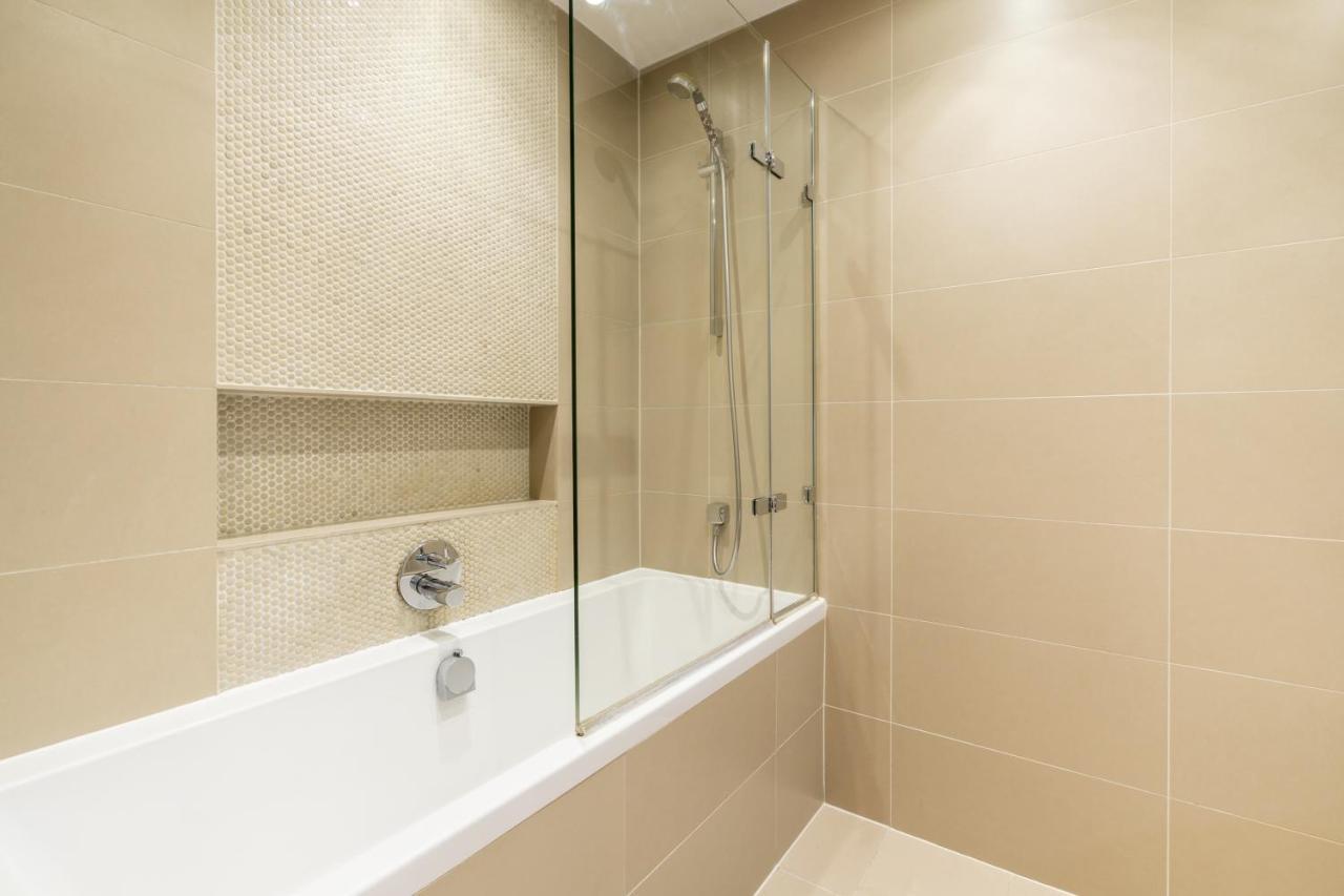 Apartment 1br Penthouse Flat In East London