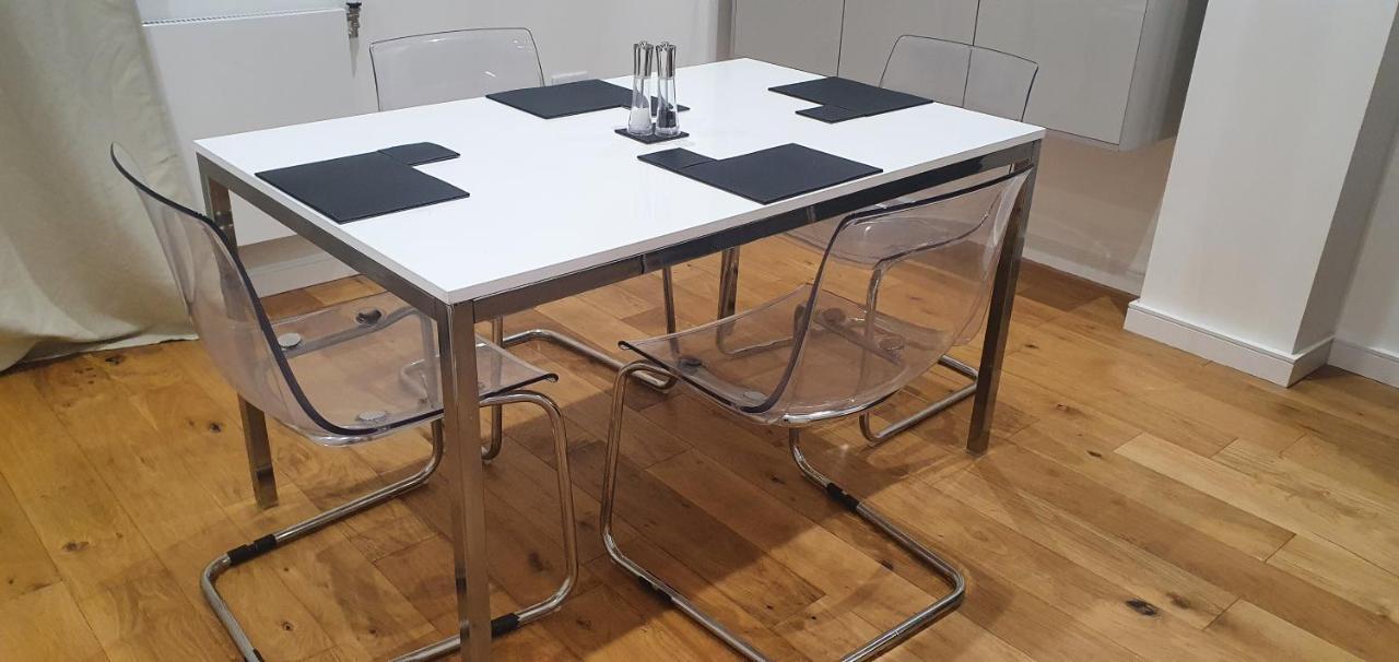 Garland Modern 3 Bedroom House Westfield - Stratford Apartment London