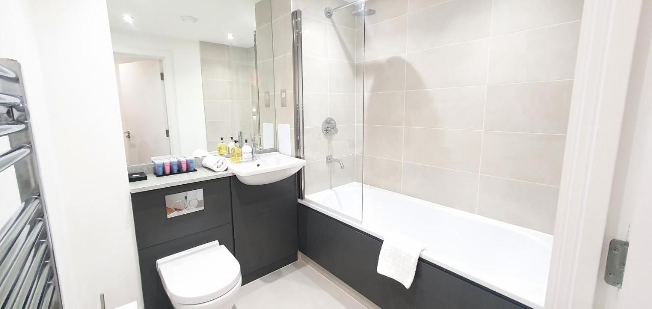Garland Modern 3 Bedroom House Westfield - Stratford Apartment London