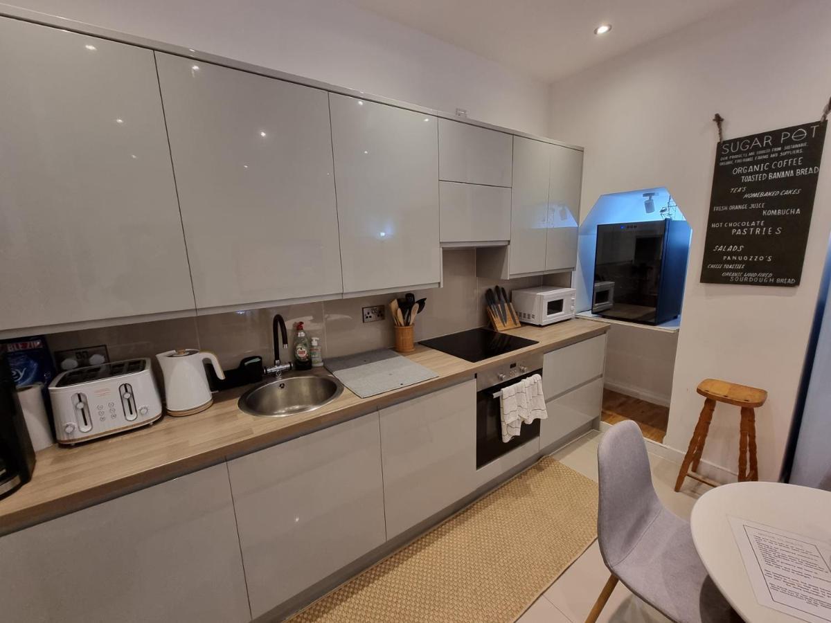 Apartment Spacious & Central Park Ground Floor Flat London