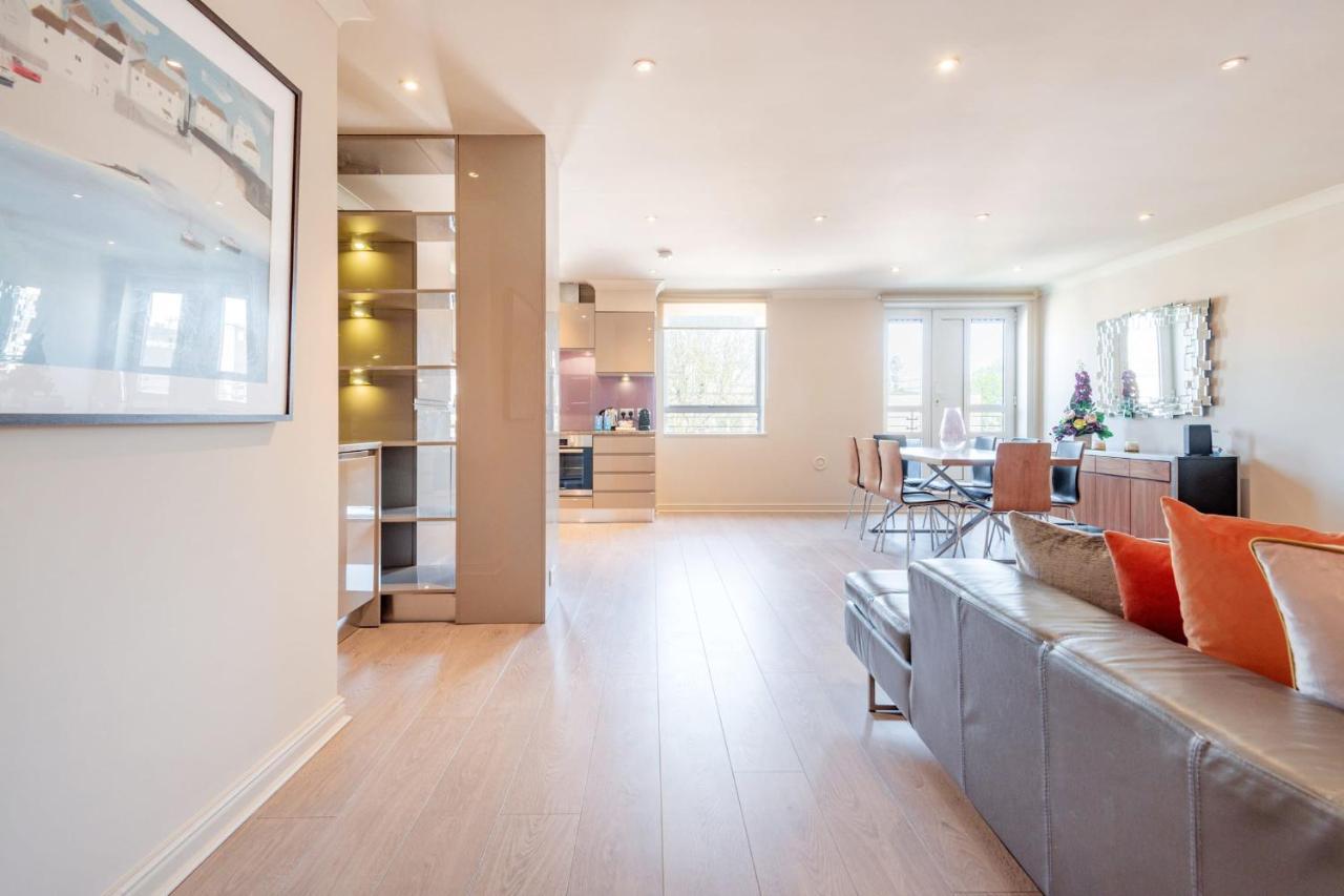 Stunning 3-bedroom In The Heart Of With Parking-hosted By Sweetstay Apartment