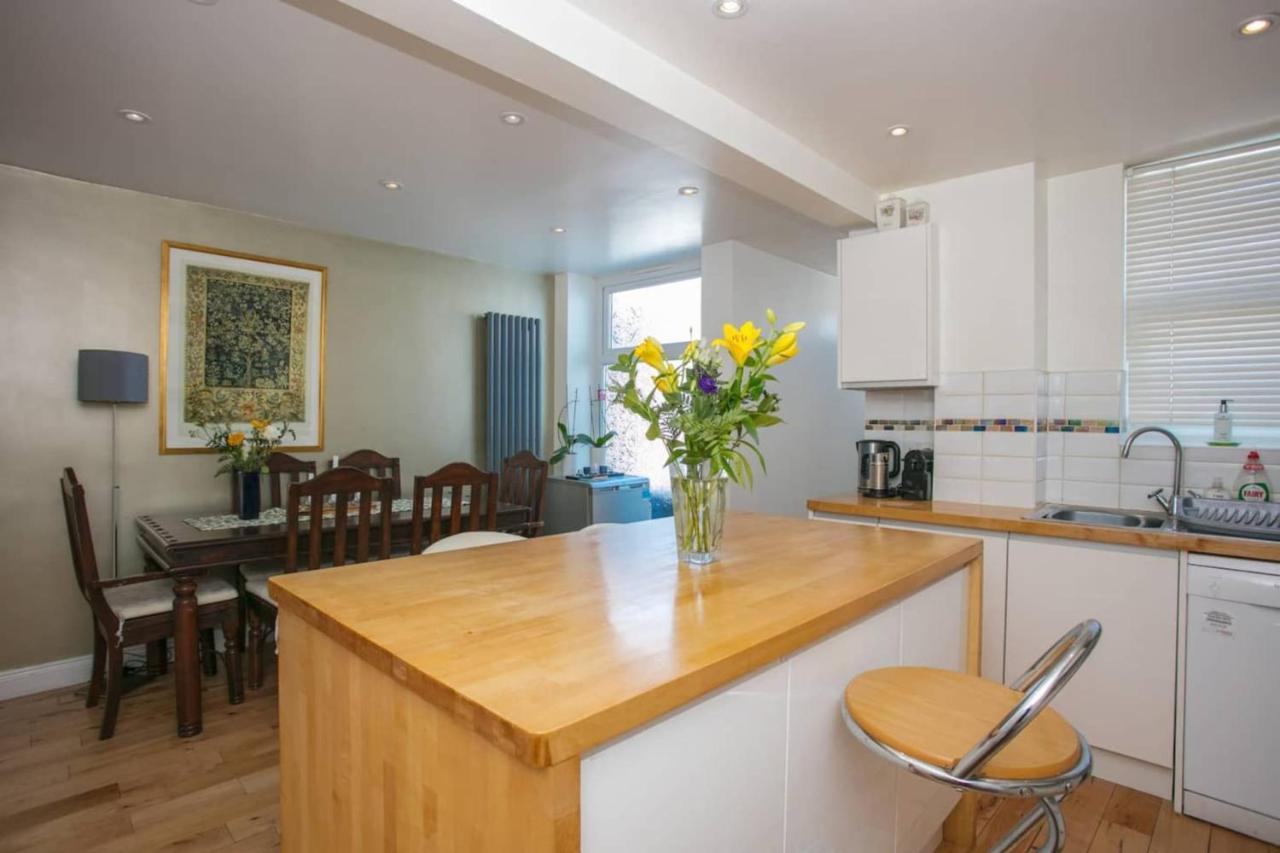 Stunning 3 Bedroom House With Garden In Battersea Apartment *