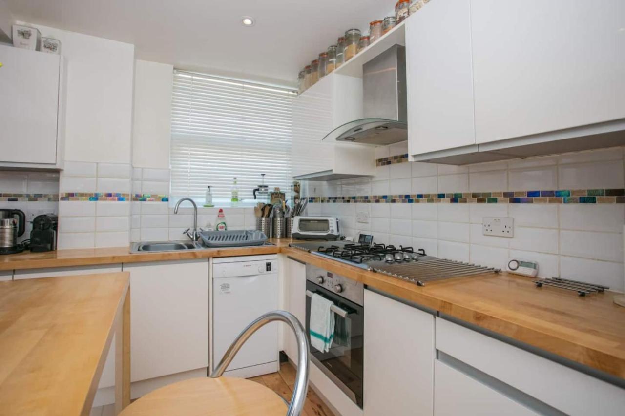 Apartment Stunning 3 Bedroom House With Garden In Battersea *