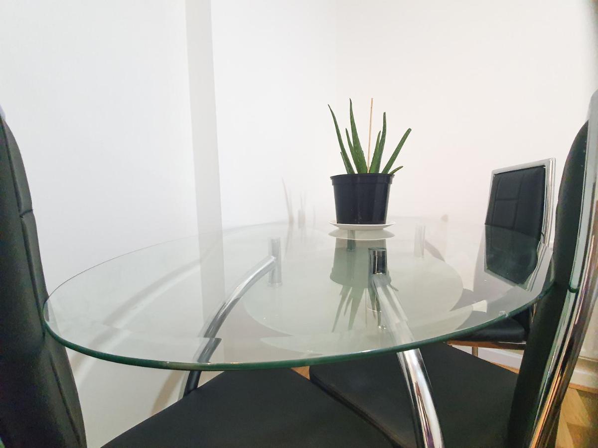 Livestay-modern 3 Bed Apt On 8th Floor With Amazing Views Appartement Londen