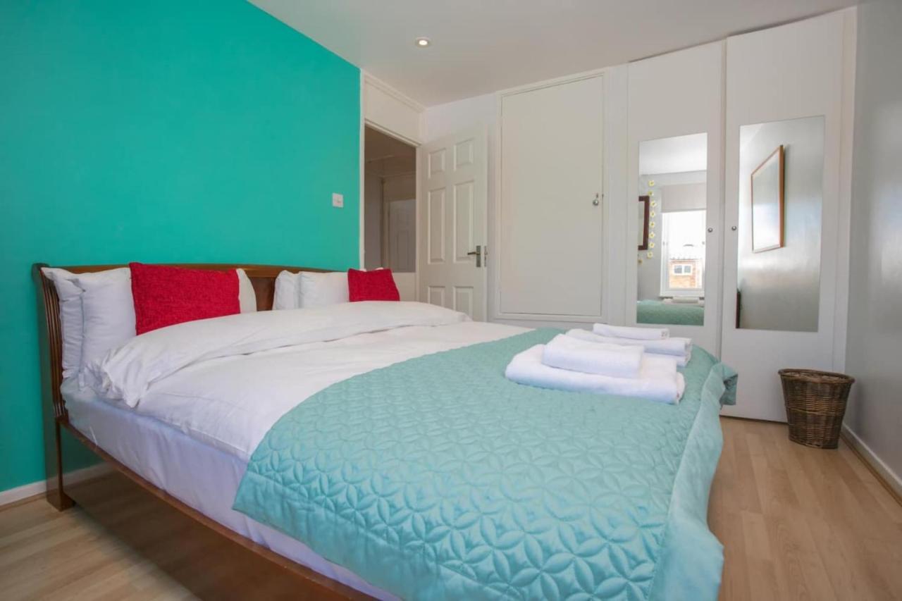 Stunning 3 Bedroom House With Garden In Battersea London