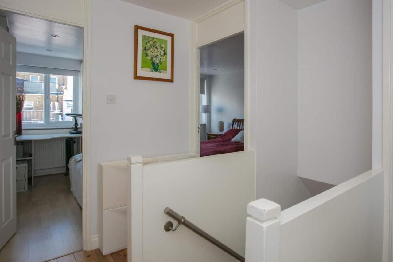 Stunning 3 Bedroom House With Garden In Battersea Apartment