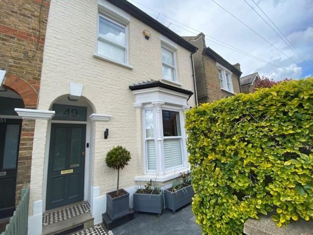 Family 4-bed House & Secluded Garden - Wimbledon * Londen