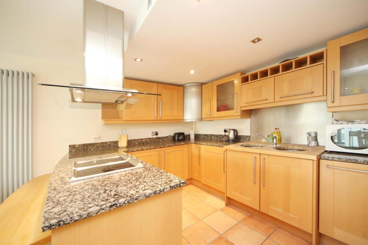 Lovely 2 Bedroom With Amazing Views In E14 Apartment *