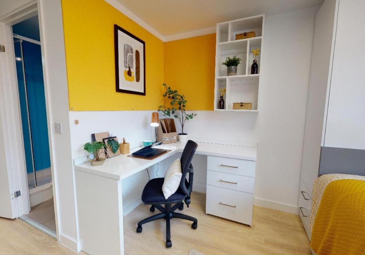 For Students Only Private Bedrooms With Shared Kitchen And At Iq Haywood House In Appartement Londen