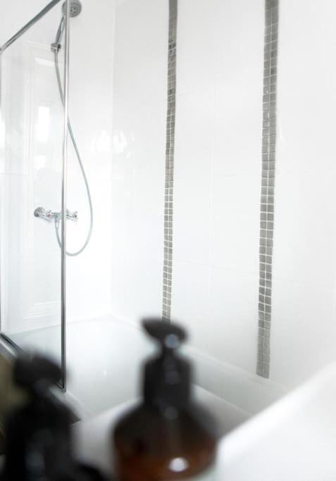 Specious 2 Bedroom Flat - Zone 1 Appartement *