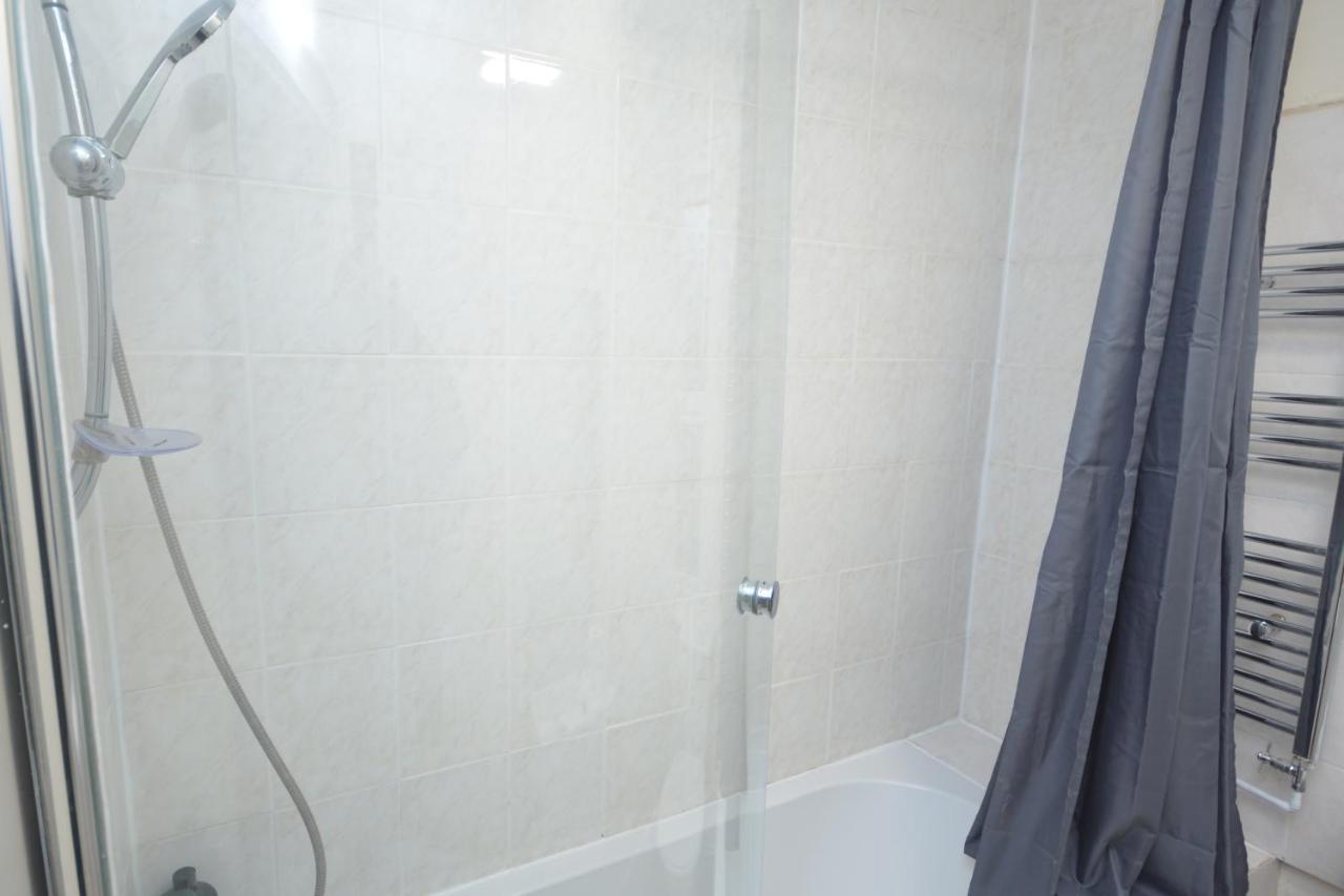 Cheerful 4 Bedroom House In Greater Ferienhaus London