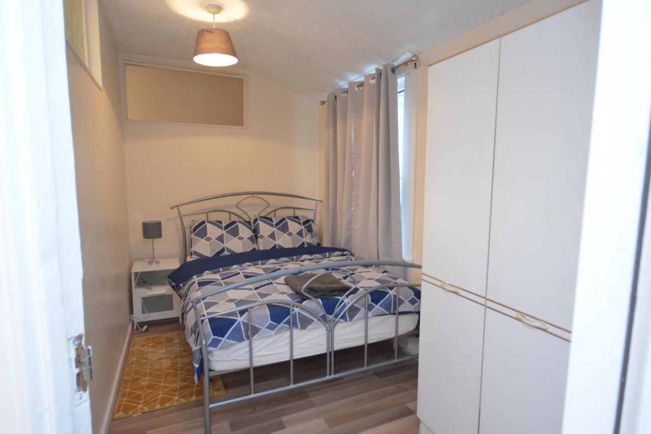 Cheerful 4 Bedroom House In Greater Ferienhaus *