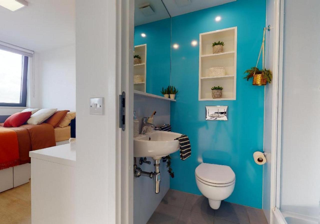 For Students Only Private Bedrooms With Shared Kitchen And At Iq Haywood House In Appartement Londen