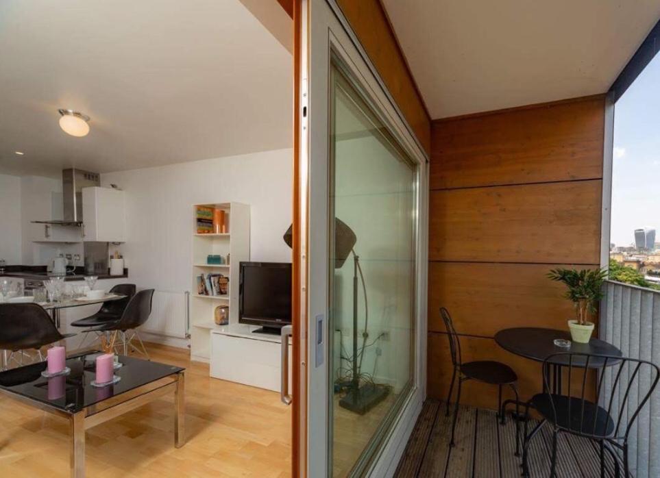Stylish One Bedroom Close To The Of Apartment *