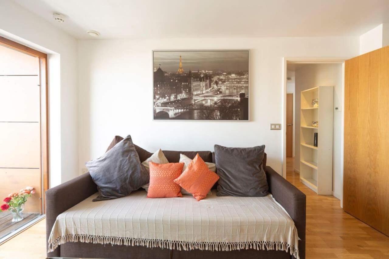 Stylish One Bedroom Close To The Of * London
