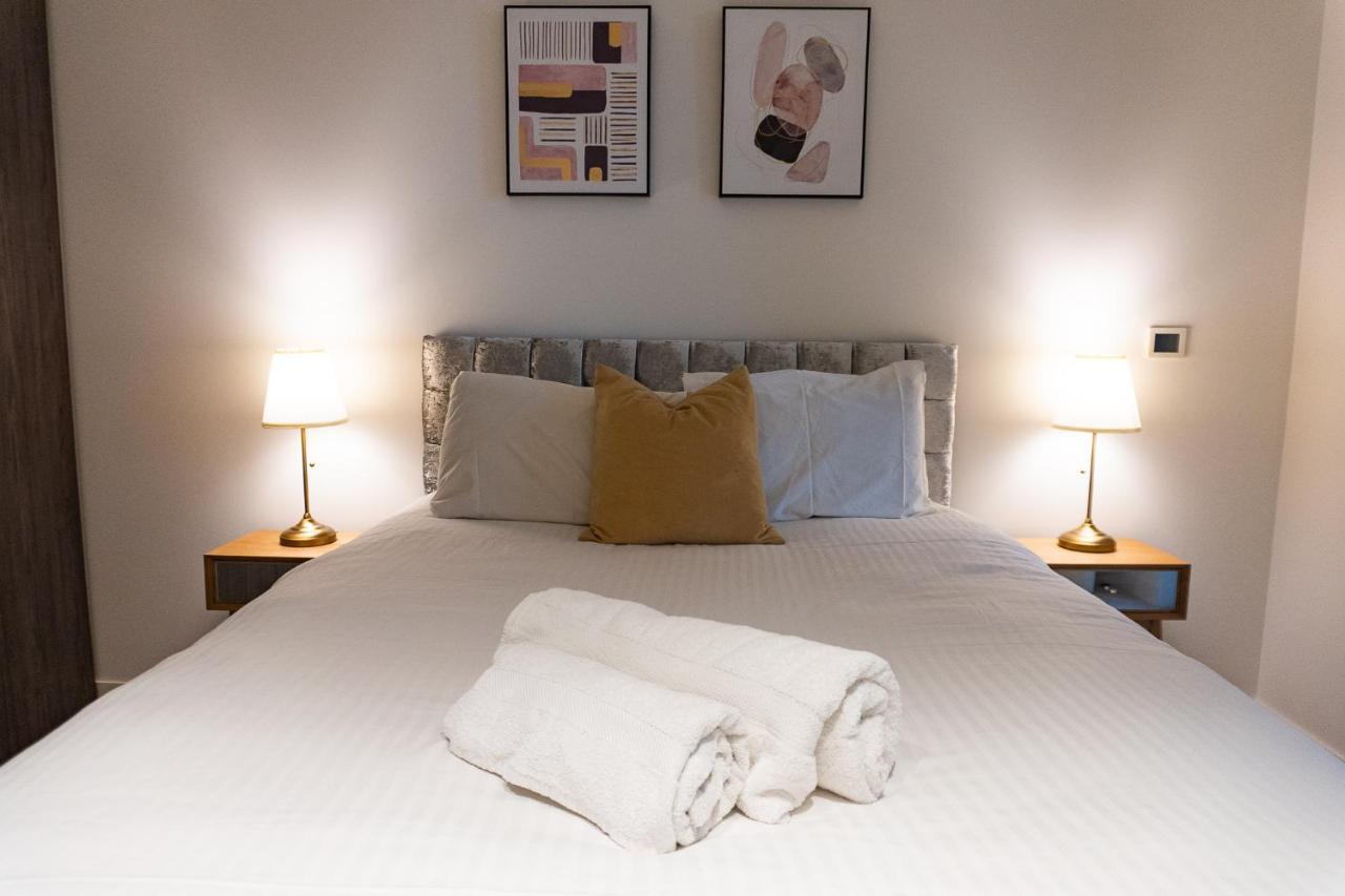 Luxury Balcony Apartment, Canary Wharf Apartment
